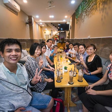Language Exchange Hostel 1 Хошимин Экстерьер фото